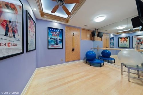 6755 Fieldstone Dr, Willowbrook IL  60527-5294 exterior