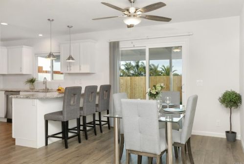 338 Plaza De Benito Juarez, Vista CA  92083-3549 exterior