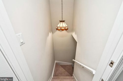 5074 Queens Wood Dr, Springfield VA  22015-1530 exterior