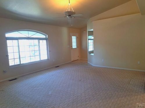 308 Mangrum Dr, Pueblo, CO 81007-6019
