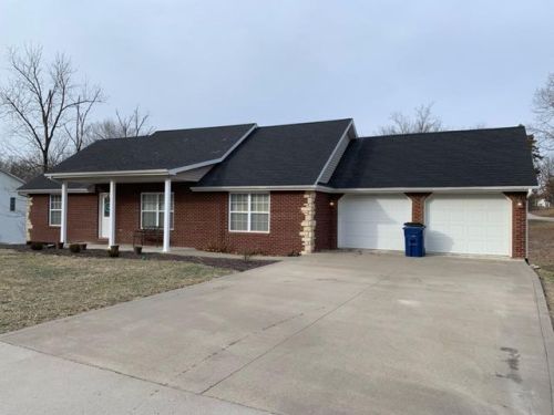 100 Dogwood Dr, Holts Summit, MO 65043-2806