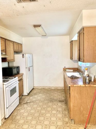 1465 North Ave, Navelencia, CA 93654-4300