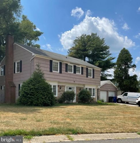 10 Crescent Rd, Willingboro, NJ 08046-3507
