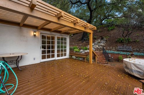 1347 San Luis Rey Dr, Glendale CA  91208-1961 exterior