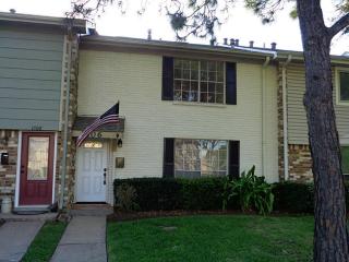 1506 Cedar Cove St, Morgans Point TX  77571-6213 exterior