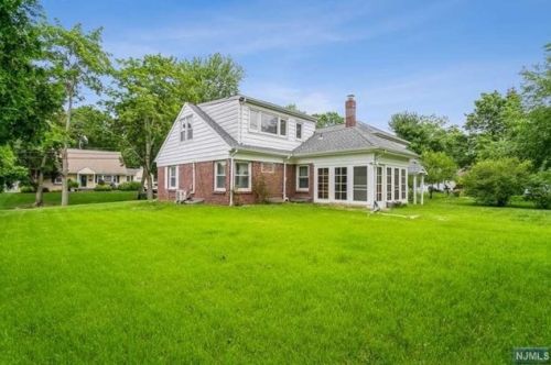 651 Schaefer Ave, Oradell, NJ 07649-2519