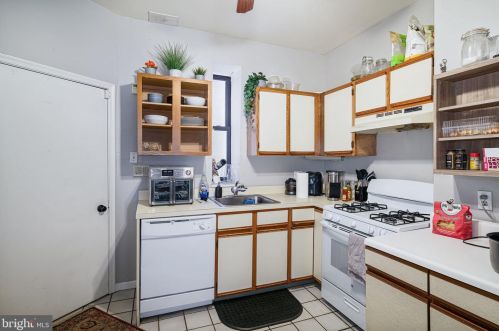 922 4 St, Philadelphia PA 19147-4104 exterior