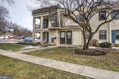 17 Valleybrook Dr, Lancaster PA  17601-4612 exterior