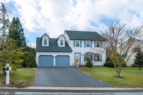 2512 Standardbred Dr, Lancaster, PA 17603-4159