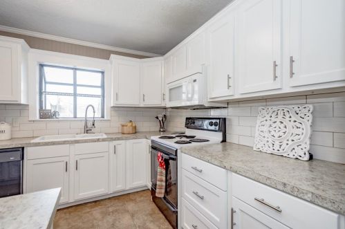 1105 Nottingham Dr, Angleton TX 77515-3518 exterior