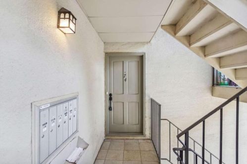 74 Montre Sq, Atlanta GA  30327-4044 exterior