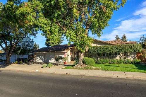 501 Leveland Ln, Modesto, CA 95350-2276