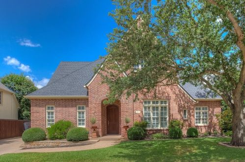 2877 Manorwood Trl, Fort Worth TX  76109-5559 exterior