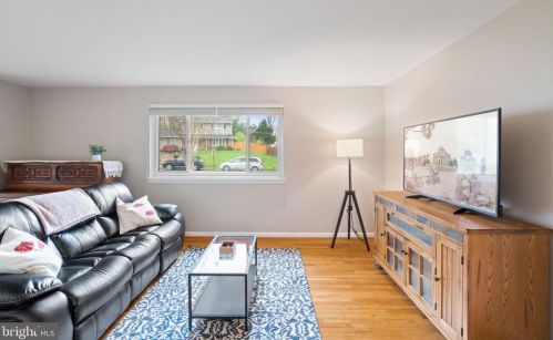 8811 Kenilworth Dr, Springfield VA  22151-1103 exterior