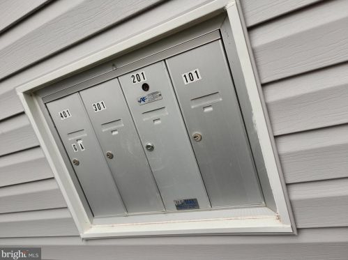 811 Franklin St, Philadelphia, PA 19123-2004