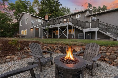 1130 Redbud Dr, Redding, CA 96001-0136