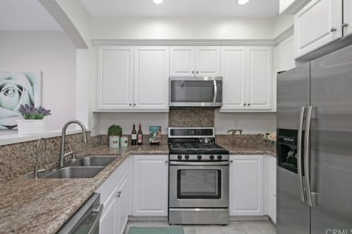 126 Hedge Bloom, Irvine CA  92618-1517 exterior