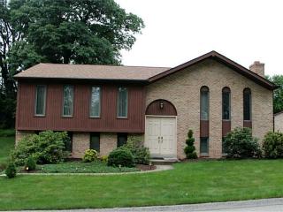 300 Fairview Dr, North Huntingdon PA  15642-8915 exterior