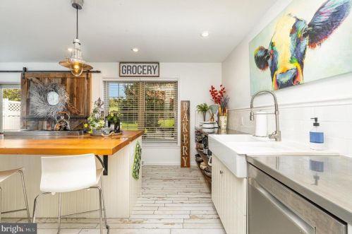 691 Royal View Dr, Lancaster PA  17601-2874 exterior