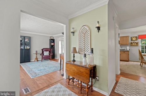 4494 Edsall Dr, Woodbridge, VA 22193-3133