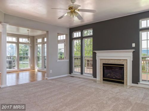 35 Potterfield Dr, Lovettsville, VA 20180-8625