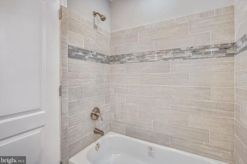 11810 Valleywood Dr, Silver Spring MD 20902-2233 exterior