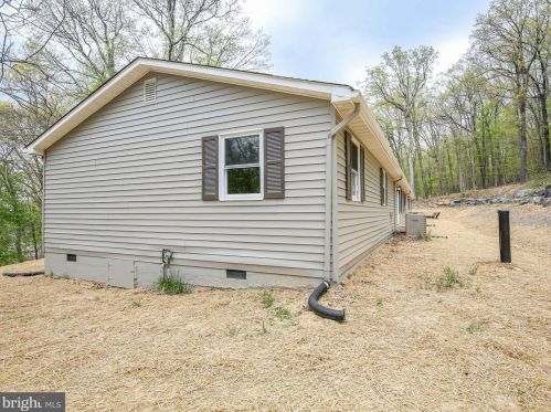 2324 Chestnut Hill Rd, Harpers Ferry WV  25425-5140 exterior