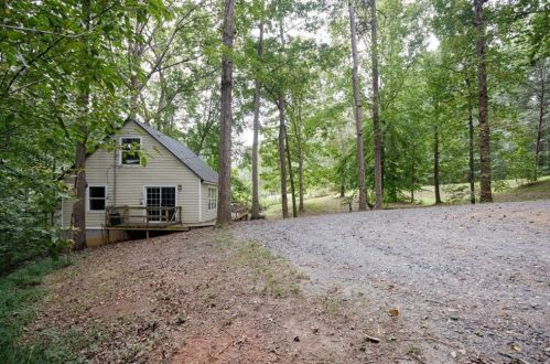 81 Stone Bridge Cove Way, Lavonia, GA 30553-2324