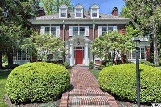 270 College St, Carlisle PA  17013-3754 exterior