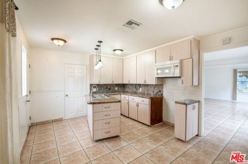 734 Adams St, Glendale CA 91206-2502 exterior