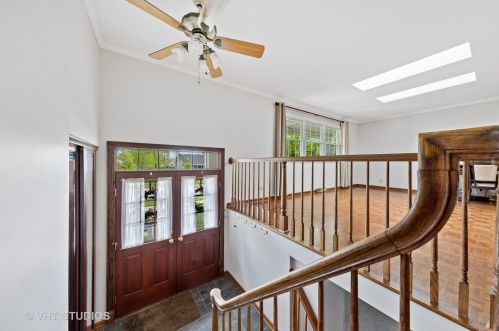 616 Glenn Dr, Palatine, IL 60074-7122