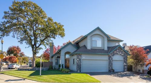 1074 Elsbree Ln, Windsor, CA 95492-7927