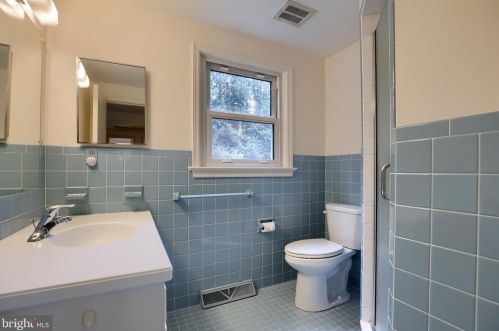 1455 Country Club Dr, Lancaster PA  17601-5211 exterior