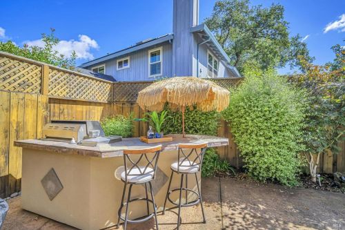 8626 Sassafras St, Windsor, CA 95492-8152