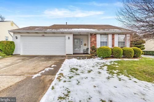 311 Wagon Wheel Cir, Columbus, NJ 08022-1058