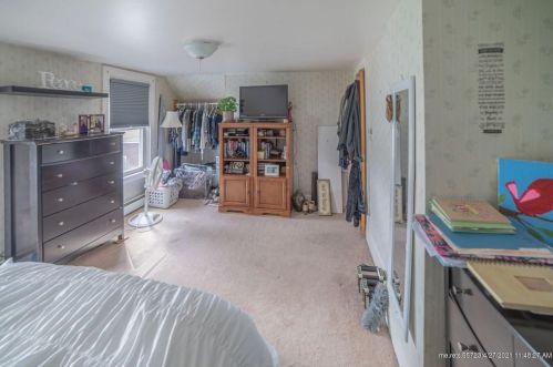 7 Oak St, Brewer, ME 04412-2417