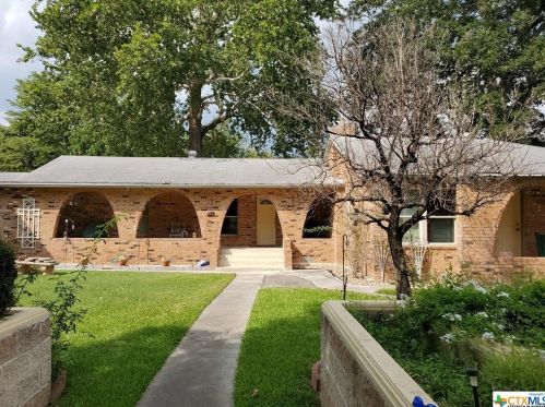 388 Guadalupe River Dr, Seguin TX  78155-7018 exterior