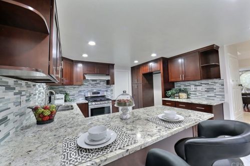 72 Cape Cod, Irvine CA  92620-2711 exterior