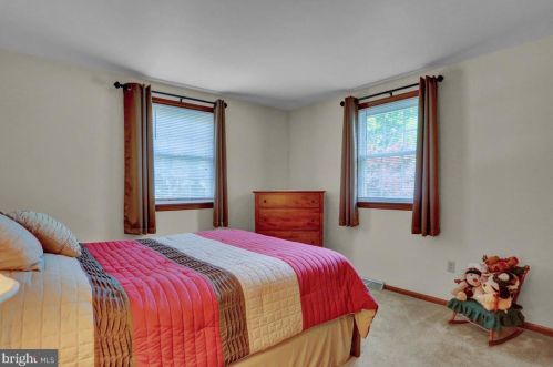 202 Suncrest Rd, Lancaster PA  17601-4835 exterior