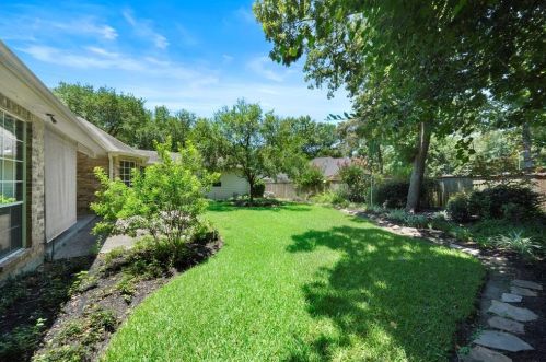 28 Wedgewood Blvd, Conroe TX  77304-1349 exterior