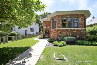 2137 Glenview Rd, Glenview, IL 60025-2851