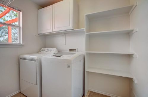 298 Spg Br Loop, Uhland TX 78640-5366 exterior