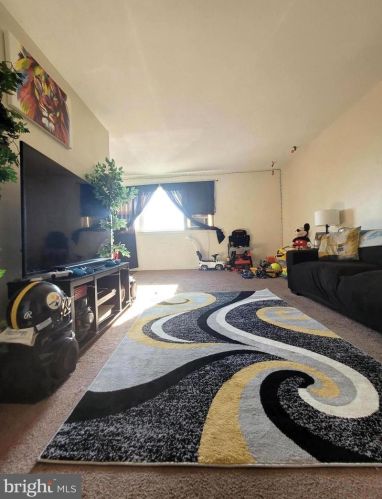 8202 Ditman St, Philadelphia PA 19136-2814 exterior