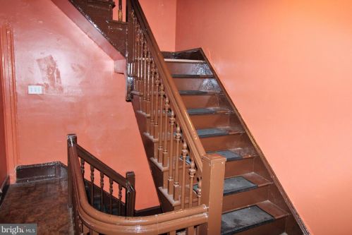 704 Chelten Ave, Philadelphia PA  19126-3712 exterior