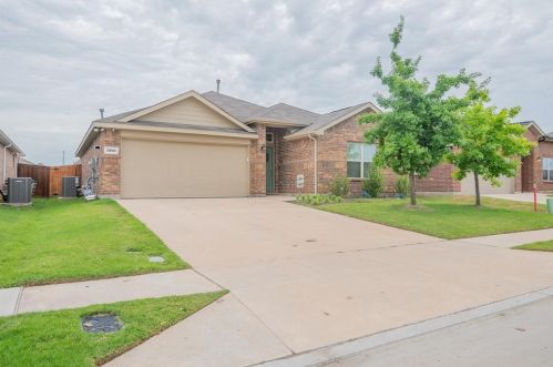 8908 Devonshire Dr, Fort Worth TX  76131 exterior