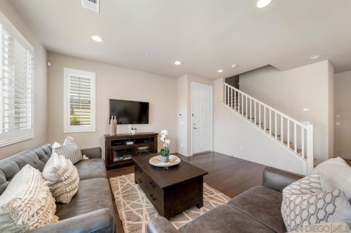 2185 3rd Ave, Chula Vista, CA 91915-5851