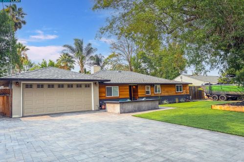 28 Vivian Dr, Concord, CA 94523-3047