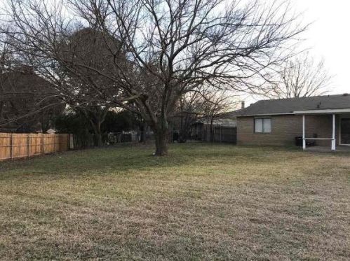 7851 Hollyberry Ct, Fort Worth TX  76133-7602 exterior