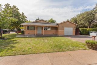 3518 Alta Mesa Dr, Redding, CA 96002-3028