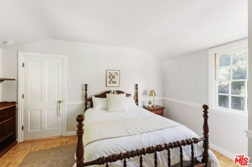 2480 Chevy Chase Dr, Glendale CA  91206-1845 exterior